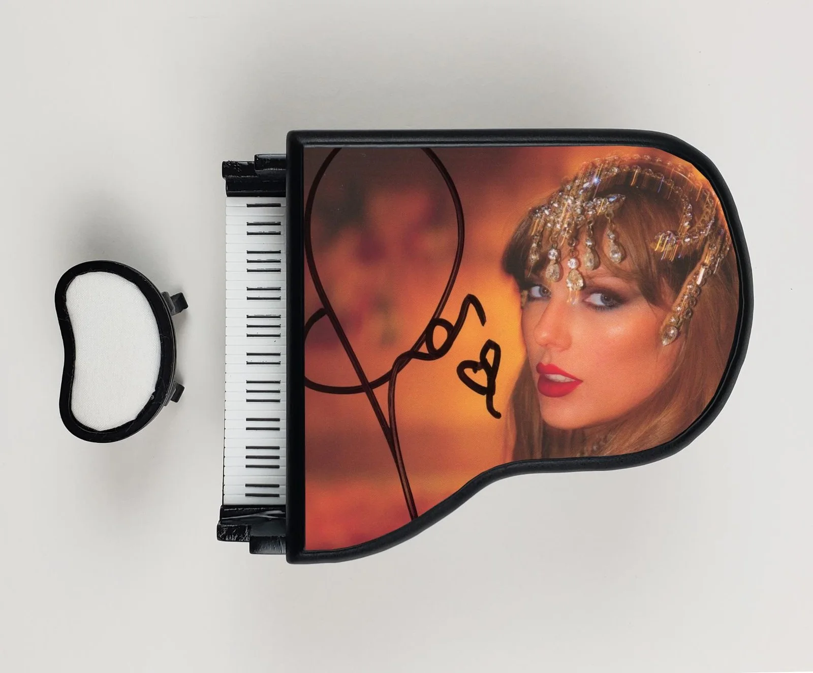 Taylor Swift — Taylor Swift Autograph Signed Toy Mini Piano The Life Of A Showgirl Photo 1 ACOA