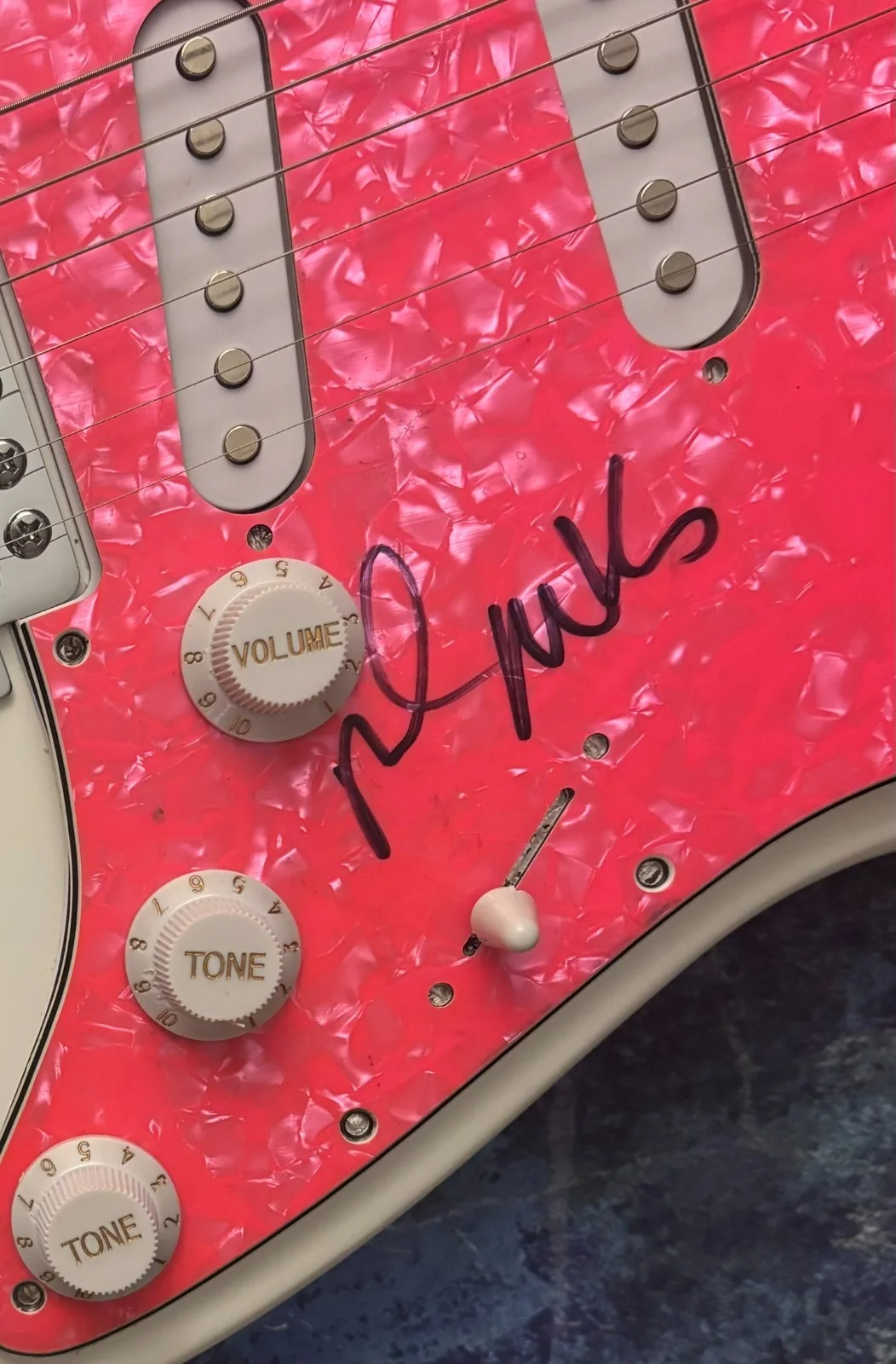 GFA R.E.M. Band Bassist * MIKE MILLS * Signed Electric Guitar PROOF COA, изображение 5