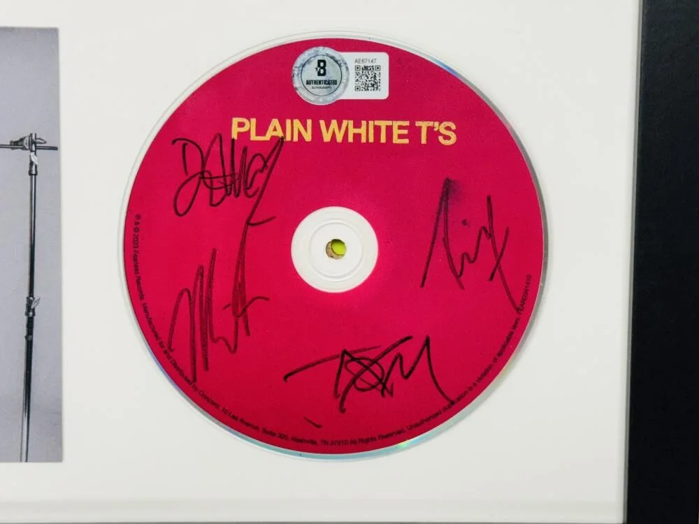 TOM HIGGENSON, TIM LOPEZ, MIKE RETONDO, DE'MAR HAMILTON — PLAIN WHITE T'S SIGNED FRAMED CD DISPLAY TOM HIGGENSON TIM LOPEZ BECKETT J47, image 2