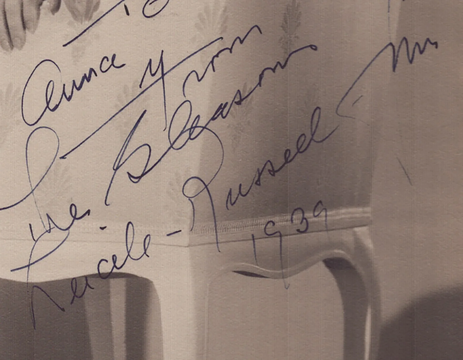 Russell Gleason, Lucile Webster Gleason, James Gleason — THE HIGGINS FAMILY MOVIE CAST - INSCRIBED PHOTOGRAPH SIGNED 1939 WITH CO-SIGNERS, изображение 2