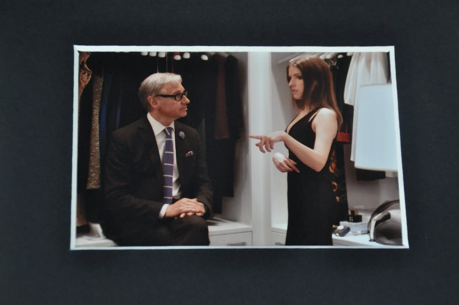 Another Simple Favor 16” x 12” Mounted Presentation Signed By Paul Feig W/COA, изображение 4