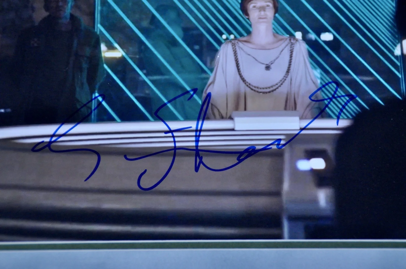 12” x 8” Photo Mounted Signed By Genevieve O’Reilly Star Wars Rogue One W/COA, изображение 2
