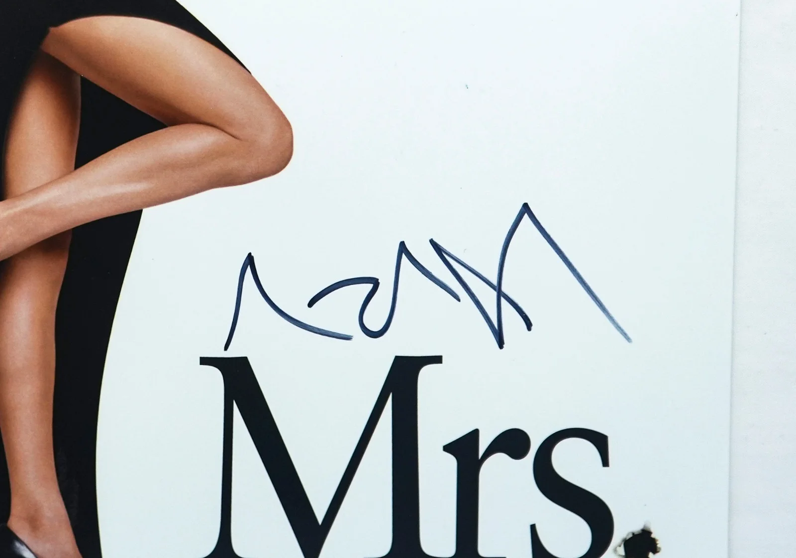 Angelina Jolie — Angelina Jolie Signed Autographed MR & MRS SMITH 12x18 Photo Poster PROOF JSA, изображение 2
