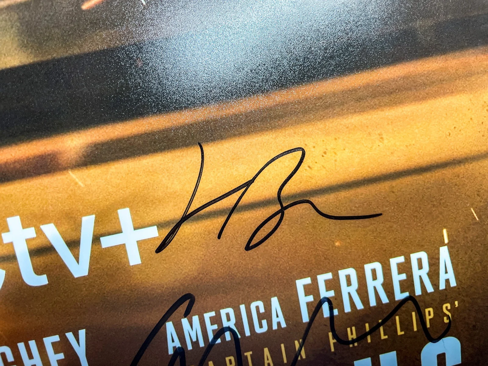 America Ferrera, Yul Vazquez, Paul Greengrass, Jason Blum — America Ferrera Paul Greengrass +2 Cast Signed THE LOST BUS 12x18 Photo JSA, изображение 4