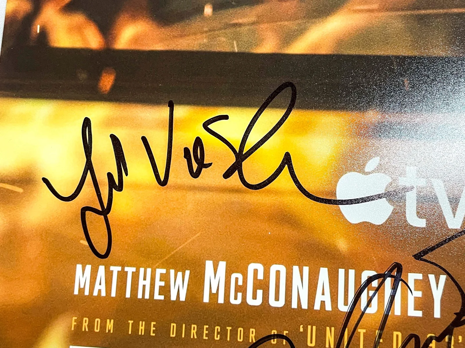 America Ferrera, Yul Vazquez, Paul Greengrass, Jason Blum — America Ferrera Yul Vazquez +2 Cast Signed THE LOST BUS 12x18 Photo JSA A, изображение 2