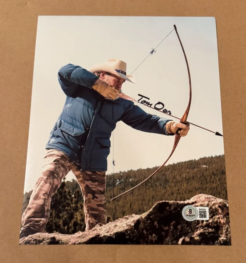TOM OAR — TOM OAR- SIGNED MOUNTAIN MEN 8X10 PHOTO BECKETT CERTIFIED
