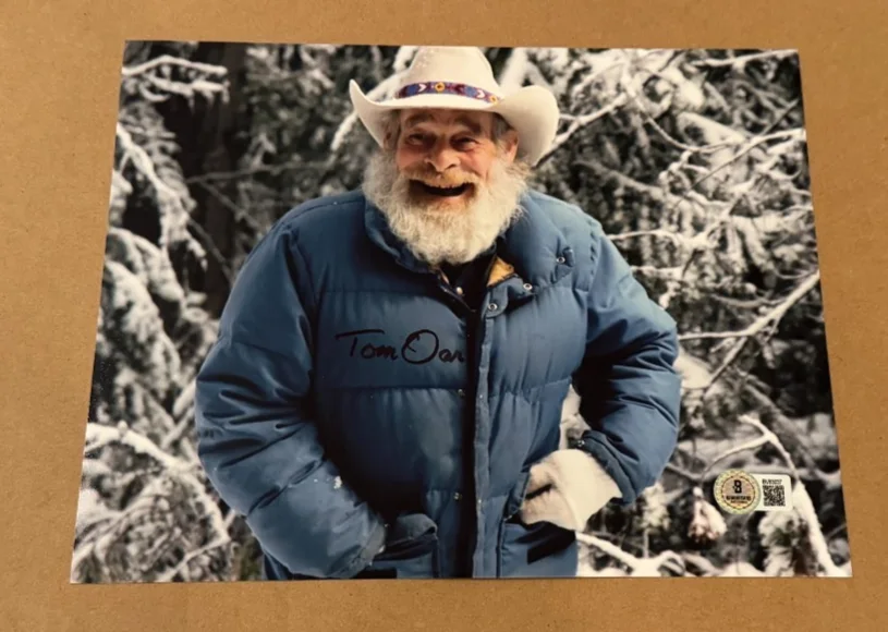 TOM OAR — TOM OAR- SIGNED MOUNTAIN MEN 8X10 PHOTO BECKETT CERTIFIED #4