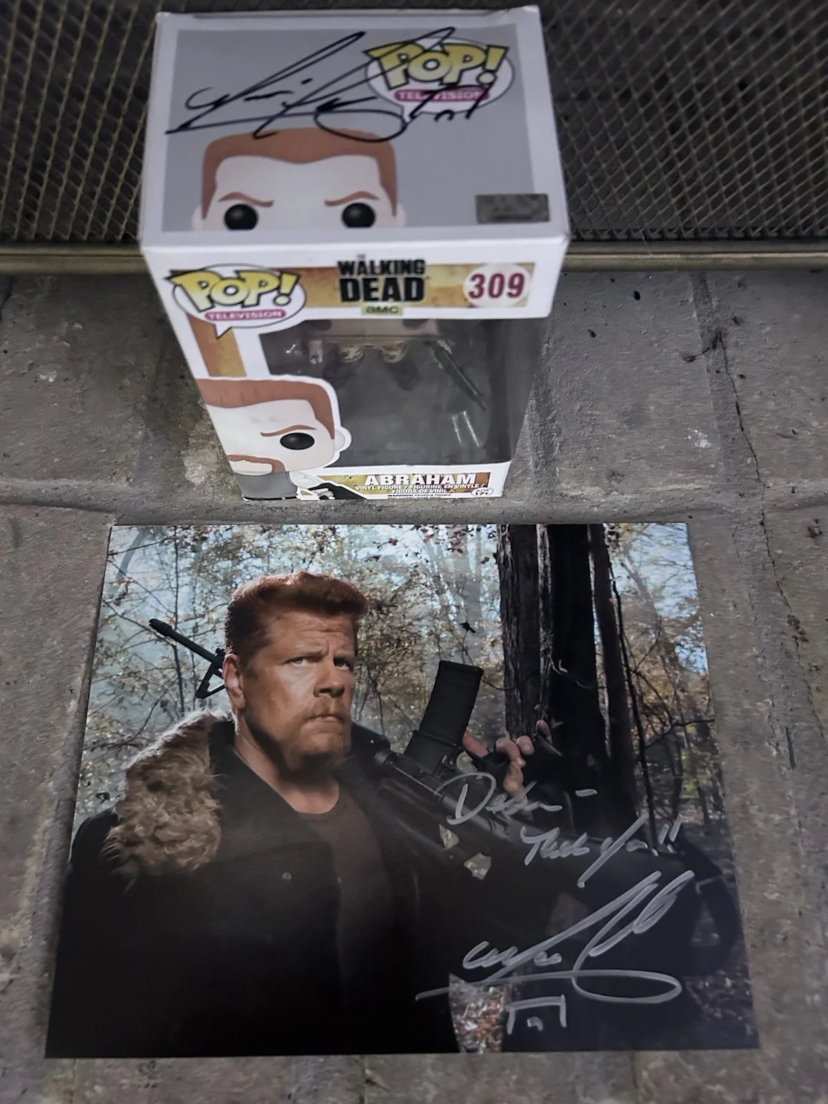 Michael Cudlitz — Signed Michael Cudlitz Walking Dead Abraham Funko Pop 309 & Signed Photo COA, изображение 2