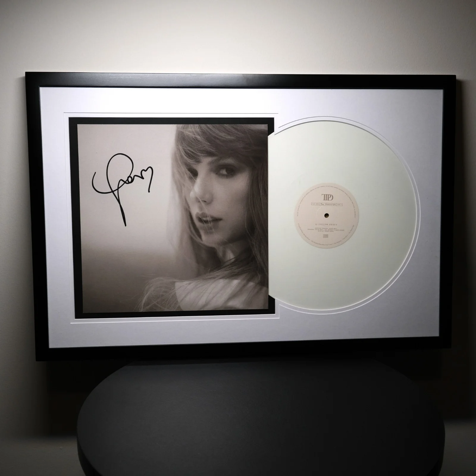 Taylor Swift Signed Tortured Poets TTPD Insert w/ Heart Autographed PSA/DNA LOA, image 2