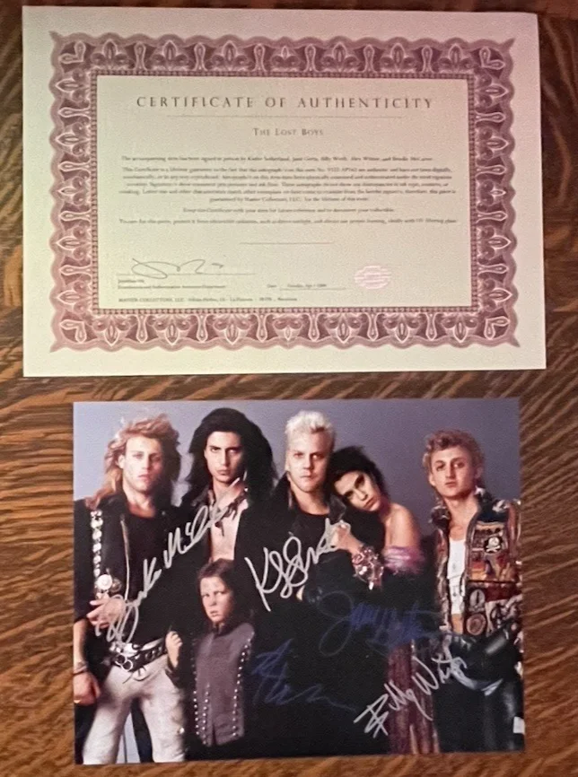 KIEFER SUTHERLAND/JAMI GERTZ/BILLY WIRTH/ALEX WINTER/BROOKE McCAR — LOST BOYS GROUP 8X10" PHOTO~ WITH COA~AUTOGRAPHED~KIEFER/JAMI/BILLY/ALEX/BROOKE, изображение 2
