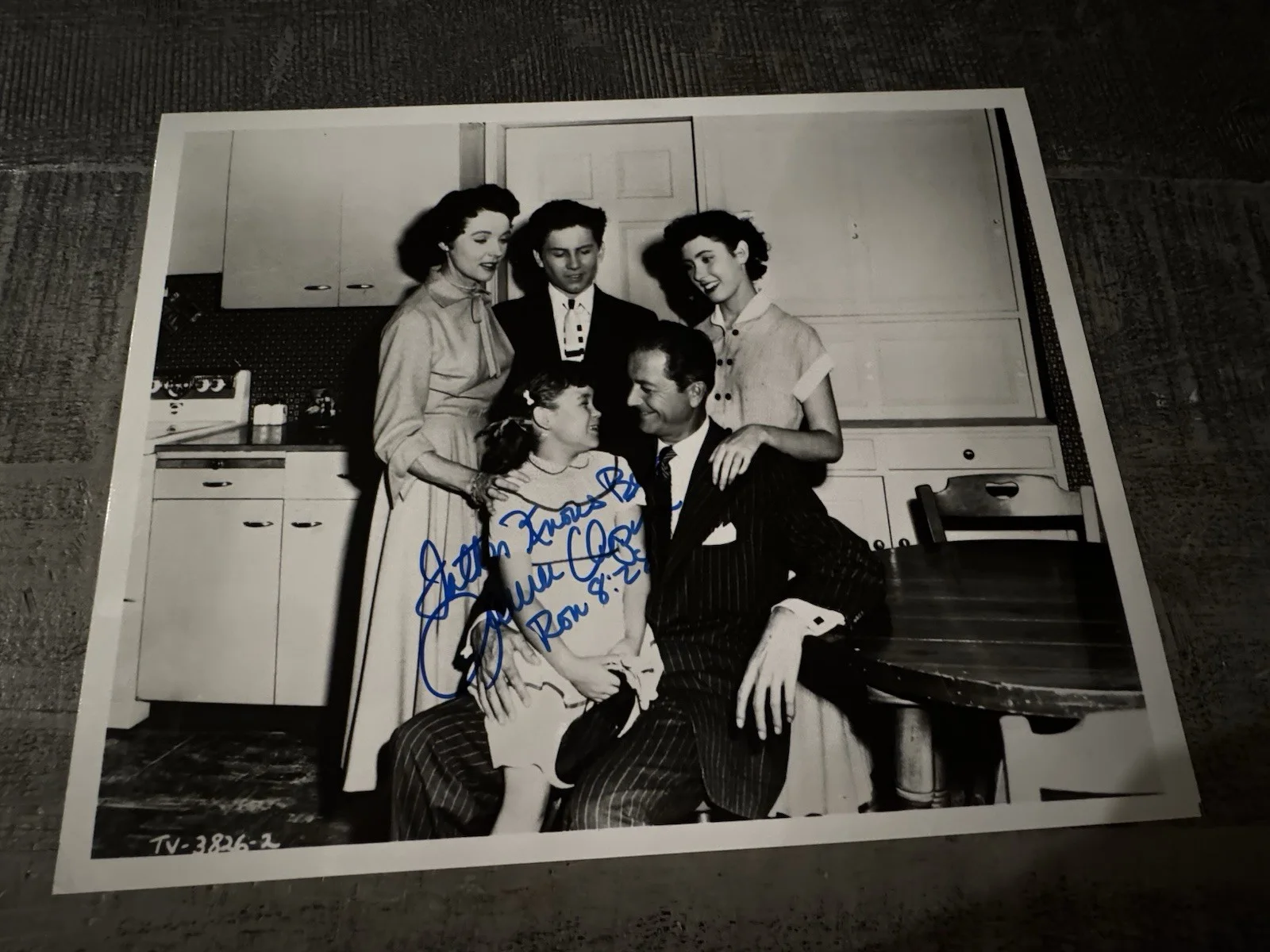 Lauren Chapin — Lauren Chapin Autographed Signed 8x10 Photo - Kitten Father Knows Best - COA