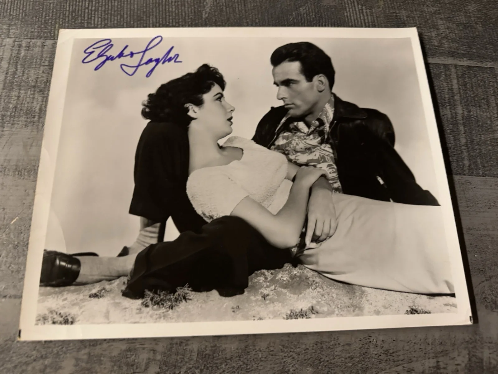 Elizabeth Taylor — Elizabeth Taylor Signed Vintage B&W Autographed Photo with COA