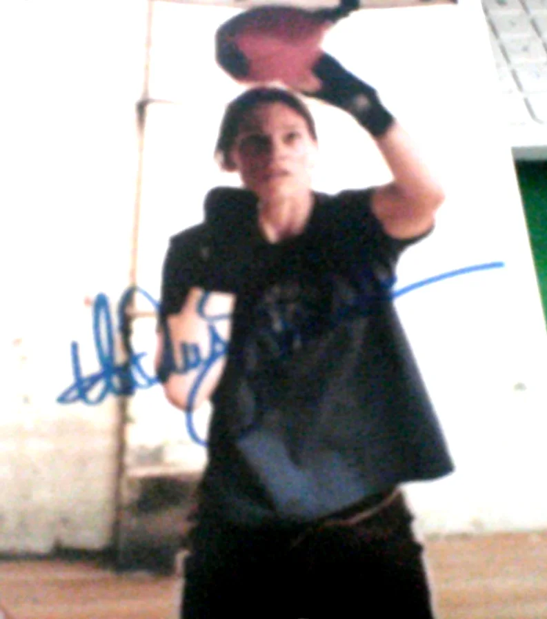 Hilary Swank — Hilary Swank signed Million Dollar Baby color 8x10 + COA + signing photo, изображение 2