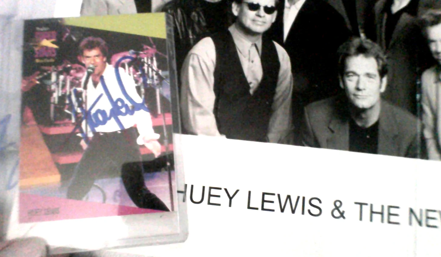 Huey Lewis — Huey Lewis Back to the Future signed Trading Card + Folded 8x10 signed Photo, изображение 2
