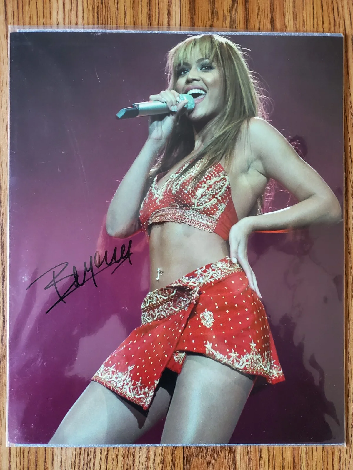 Beyonce — BEYONCE 11 X 14 Autographed Photo with Letter of Authenticity FANTASTIC, изображение 2