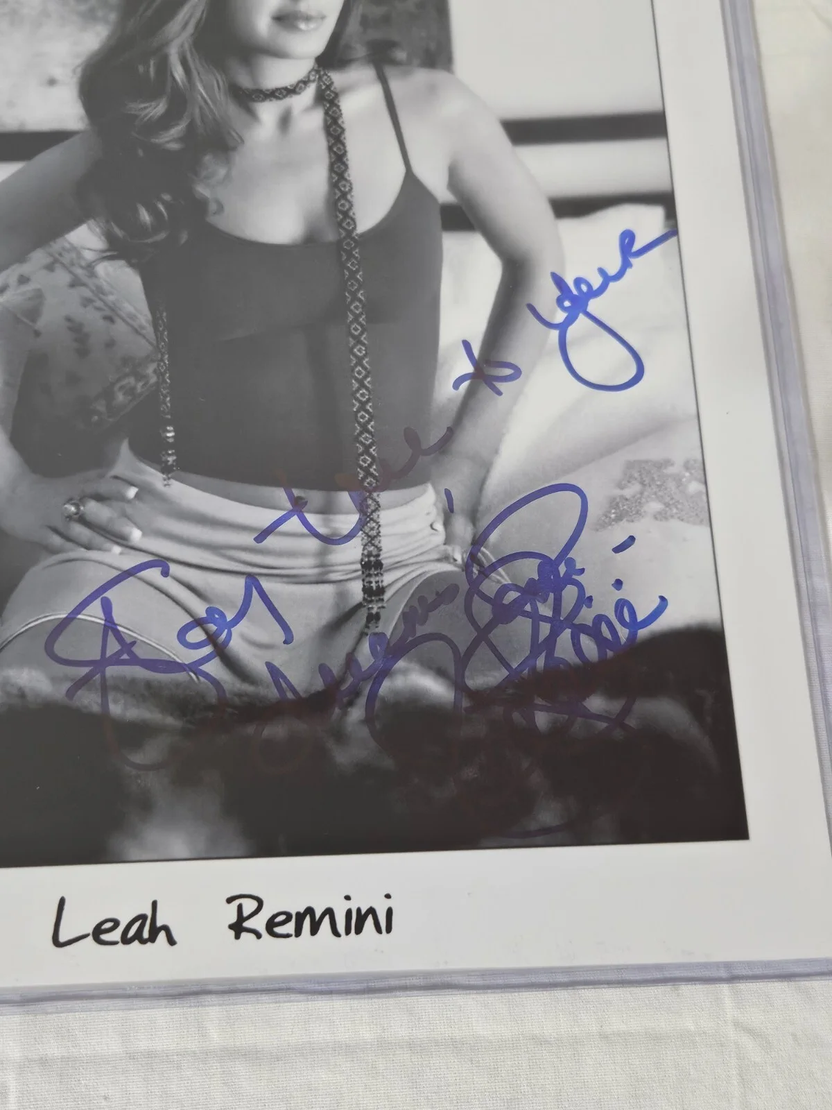 Leah Remini — Leah Remini Signed 8x10. King of Queens. Saved by the Bell. Kevin Can Wait., image 3