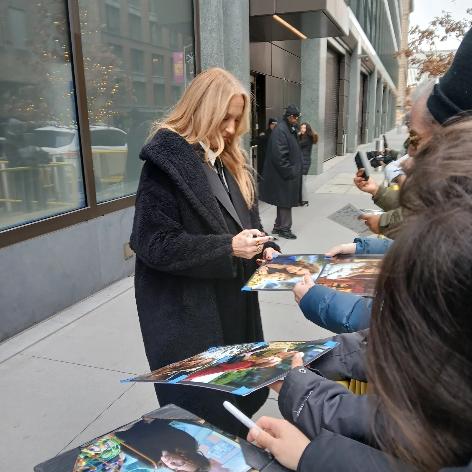 toni collette — TONI COLLETTE Hand Signed 🔥 KNIVES OUT 11X17 Photo 📸, image 4