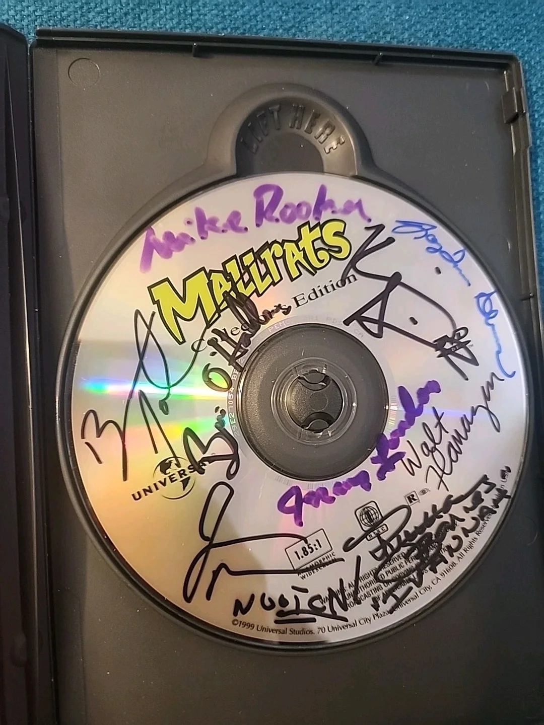 Michael Rooker Kevin Smith Joey Lauren Adams Jason Mewes Brian O — Mallrats DVD Signed By 9 Cast Members Joey Lauren Adams Kevin Smith Jason Mewes, изображение 5