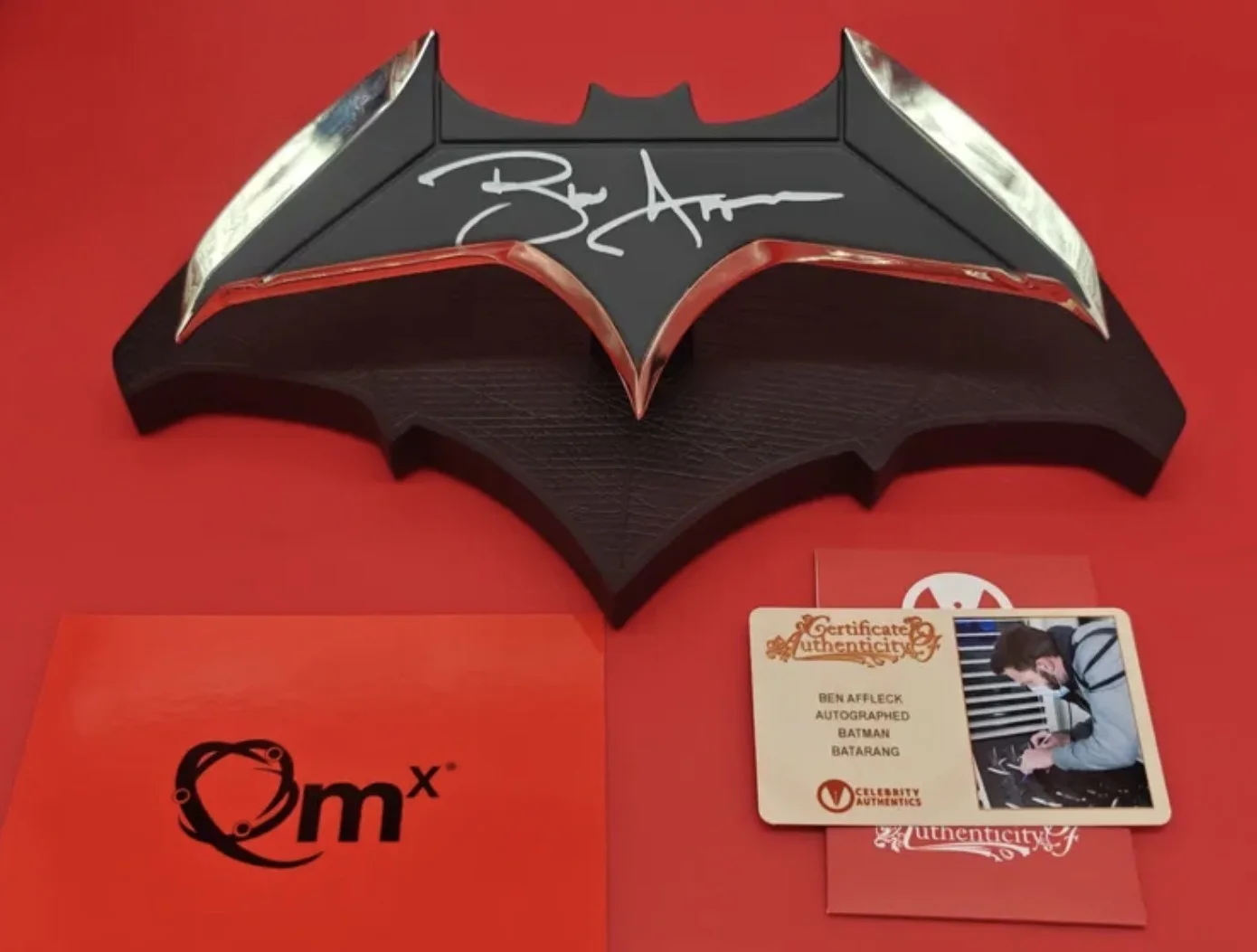 Val Kilmer, Michael Keaton, Adam West — 5x Signed Batman Batarang Set w/ Celebrity Authentics West Kilmer Keaton Affleck, изображение 4