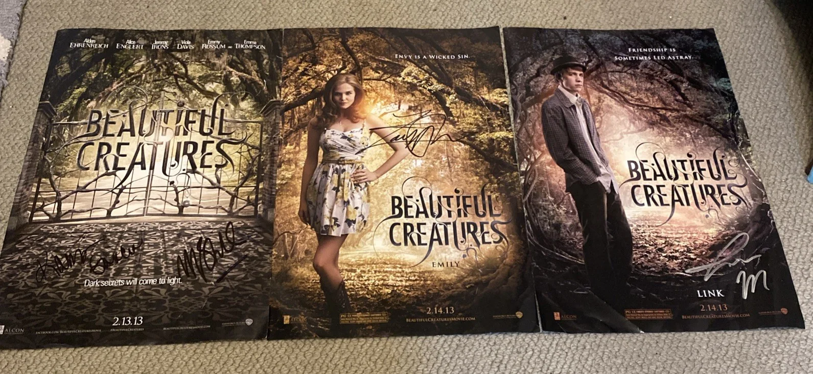 Rachel Brosnahan — 3 Signed Posters Beautiful Creatures Writers Zoey Deutch Thomas Mann Autographs