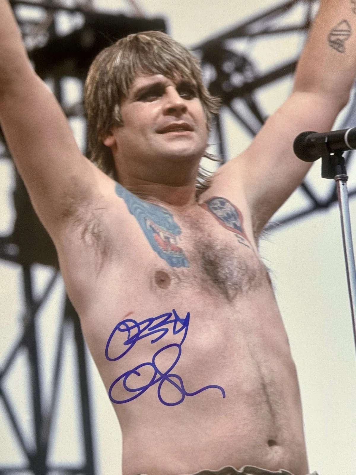 Ozzy Osbourne signed Photo in concert 1980's 16x20 inch beckett witnessed coa, изображение 2