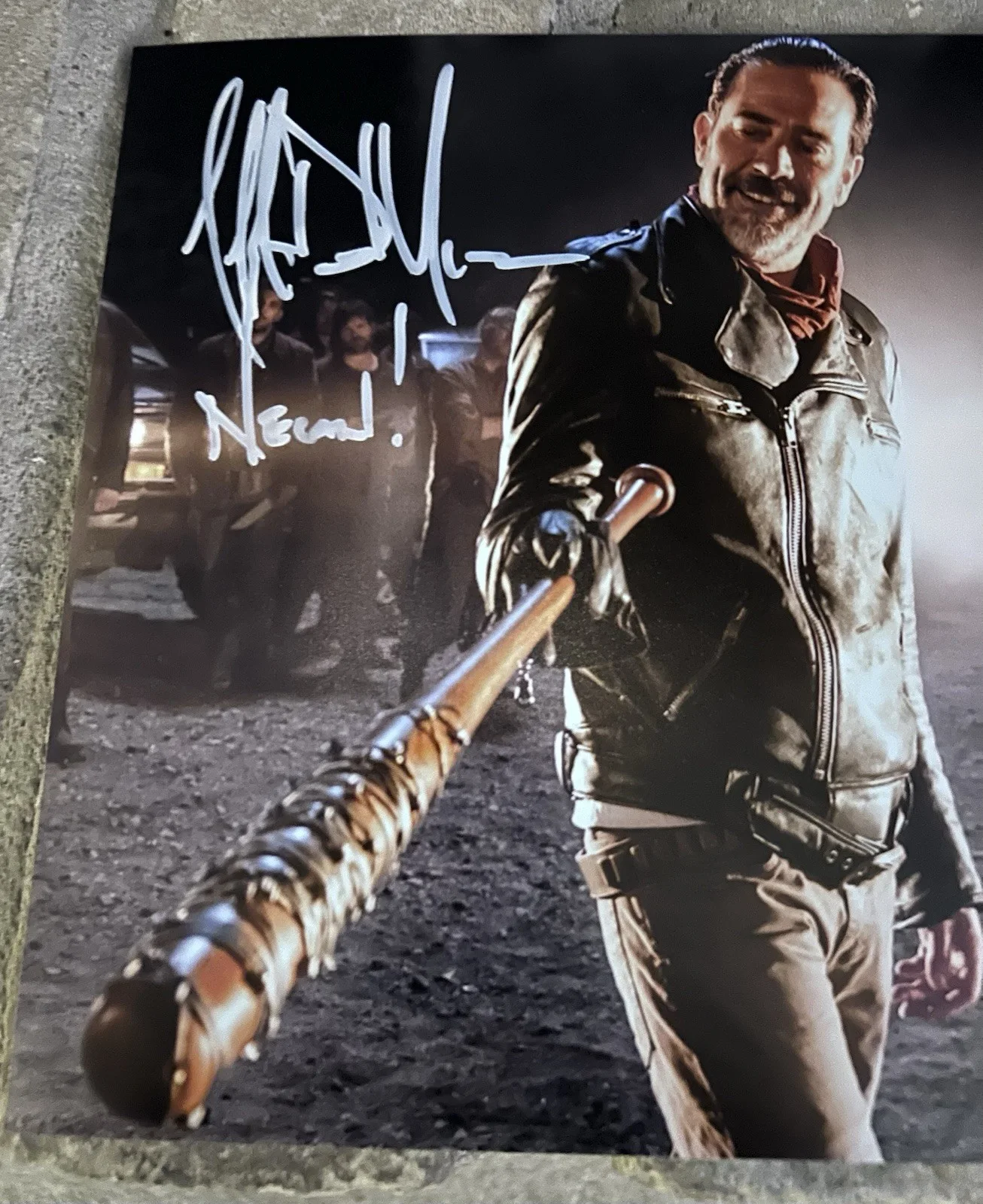 Jeffery Dean Morgan — Jeffrey Dean Morgan Walking Dead Negan Signed Auto Bloody Funko Pop #573 & Photo, изображение 3
