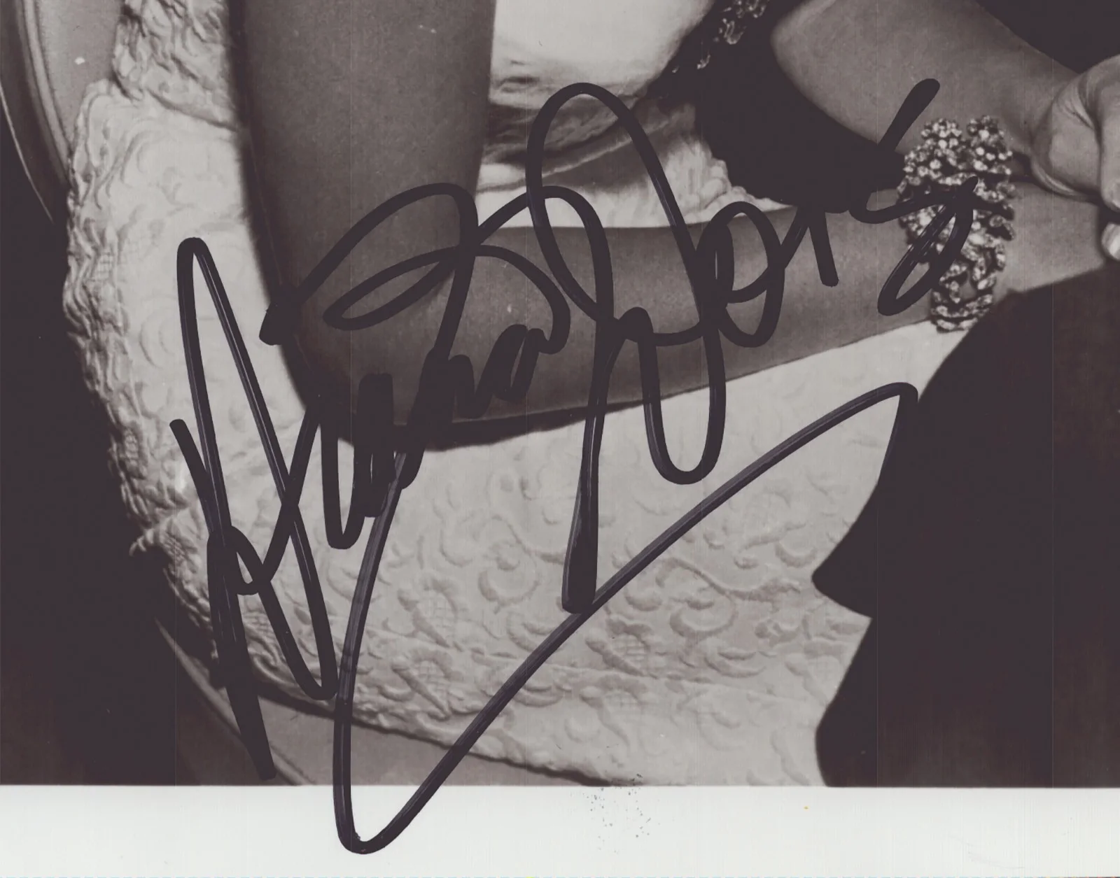 Diana Dors — DIANA DORS - AUTOGRAPHED SIGNED PHOTOGRAPH, image 2