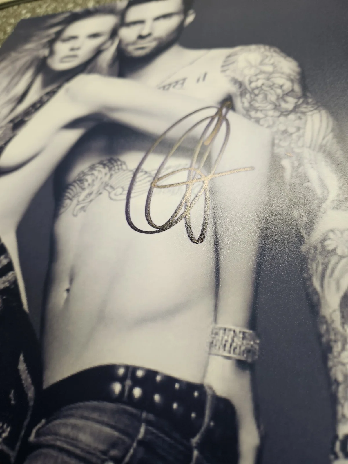 ADAM LEVINE. 🎶 ORIGINAL AUTOGRAPH W/ COA ✔️ 8.5X12 INCHES PHOTO, image 2