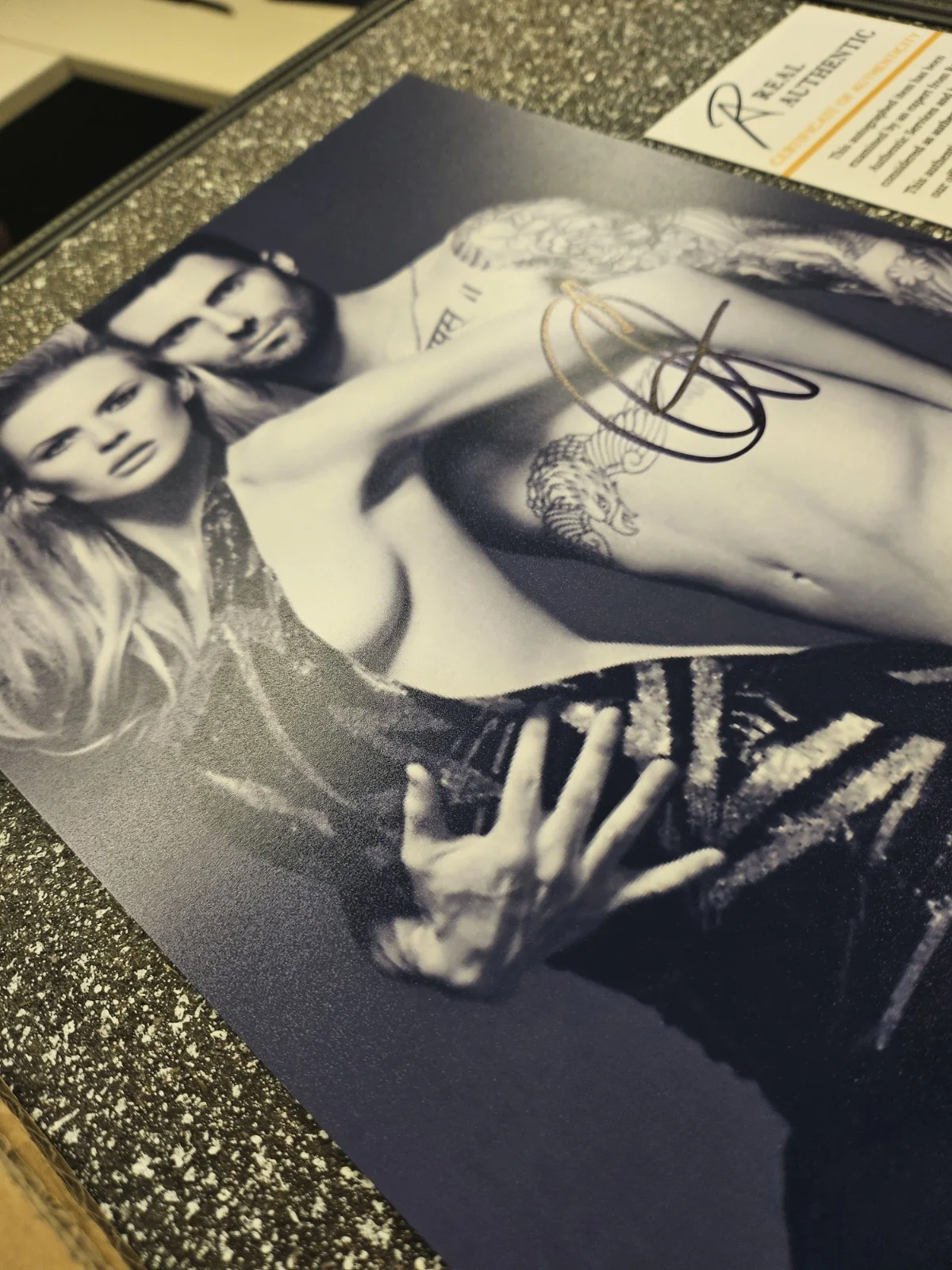 ADAM LEVINE. 🎶 ORIGINAL AUTOGRAPH W/ COA ✔️ 8.5X12 INCHES PHOTO, image 3