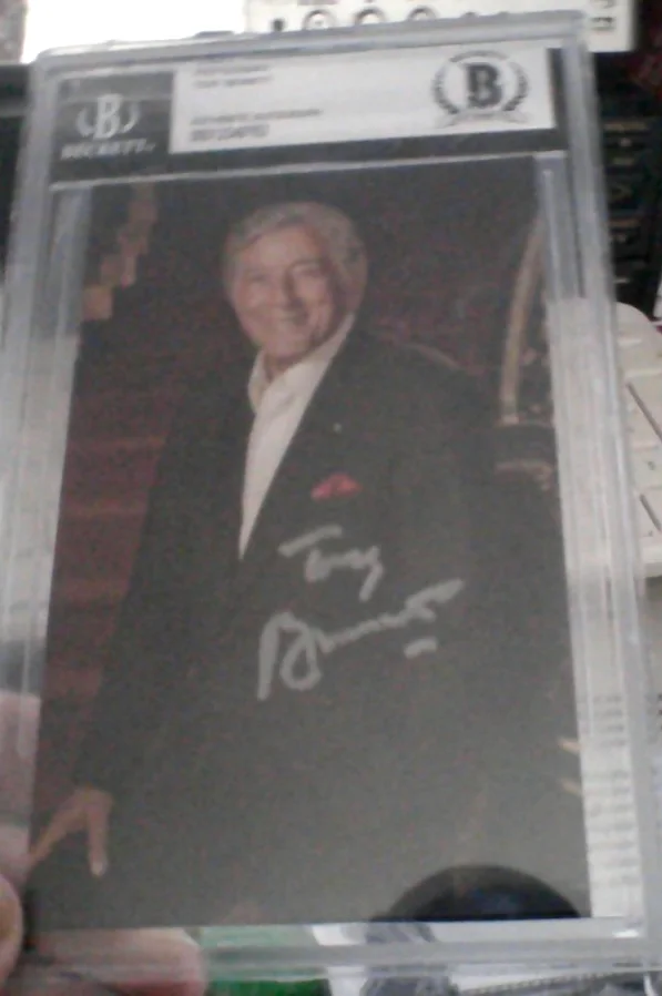 Tony Bennett rare Aids concert Items + signed Card slabbed Beckett Authenicated, image 2