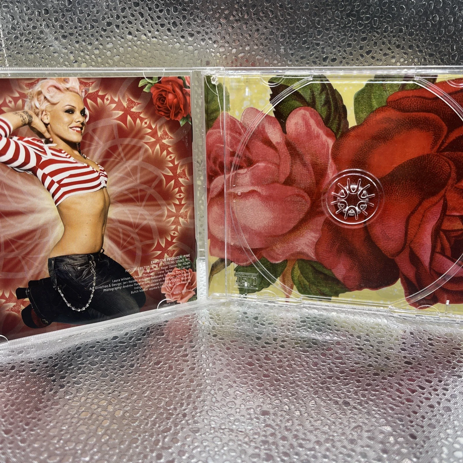 P!nk Signed CD Authentic - Autographed Booklet ‘I’m Not Dead’ RARE, image 5