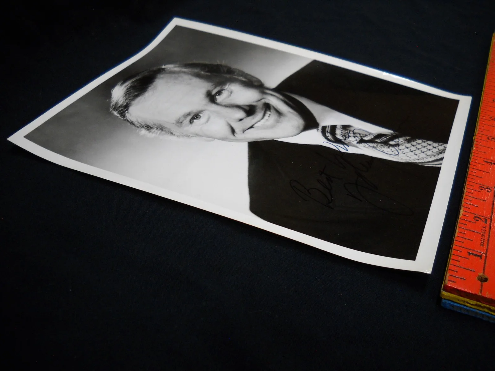 Johnny Carson — 7 1/4 x 8 3/4 Original Publicity Photo Signed byJohnny Carson Tonight Show, изображение 2