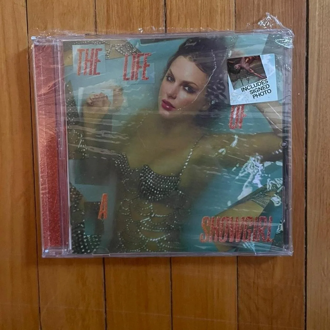 Taylor Swift The Life of a Showgirl CD + Hand Signed Photo 2 With Unique Heart!, изображение 4