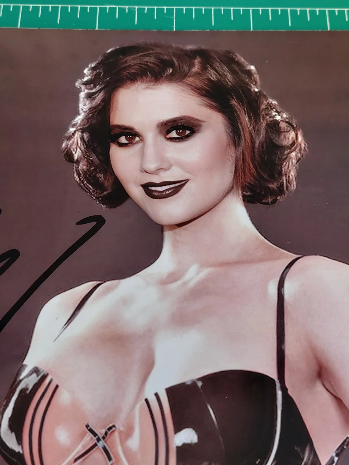 Autograph Mary Elizabeth Winstead Sexy 8 x 10 Photo Signed, изображение 3