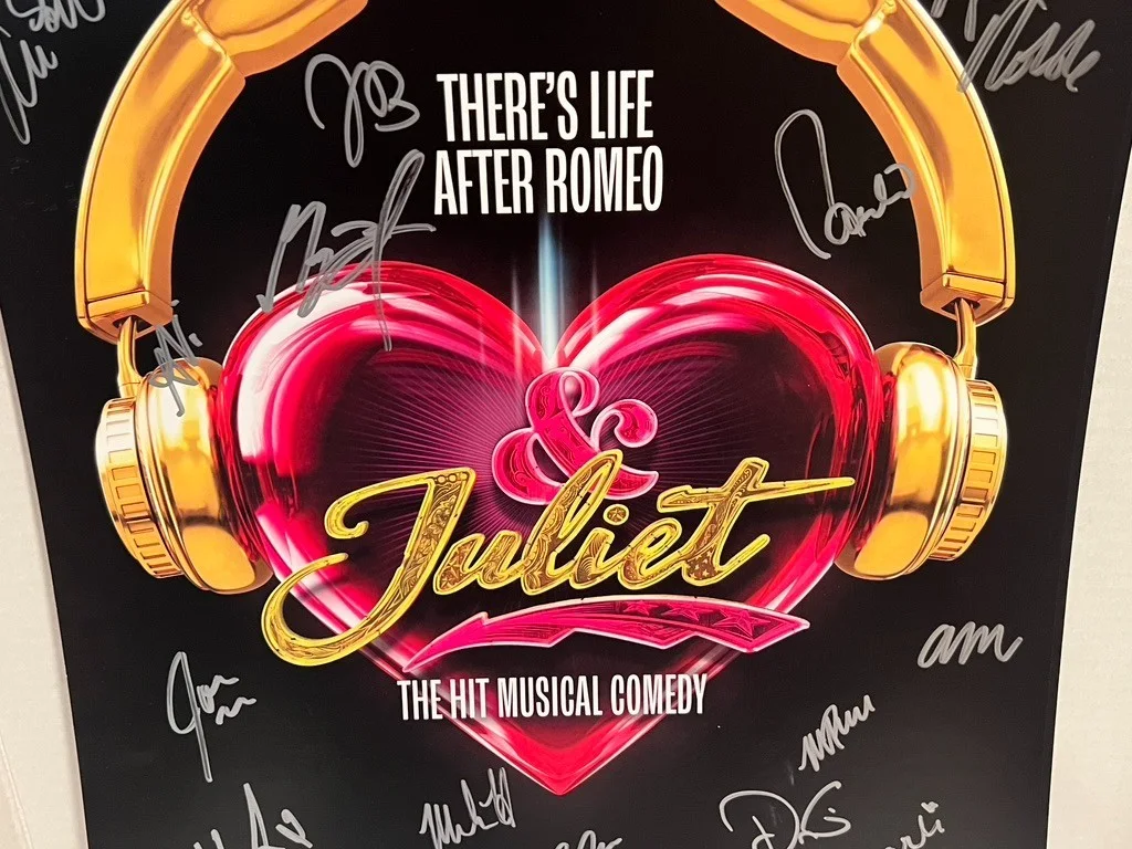 & Juliet Cast HAND SIGNED 14x22 Window Card 2025 Charli D'Amelio, изображение 3