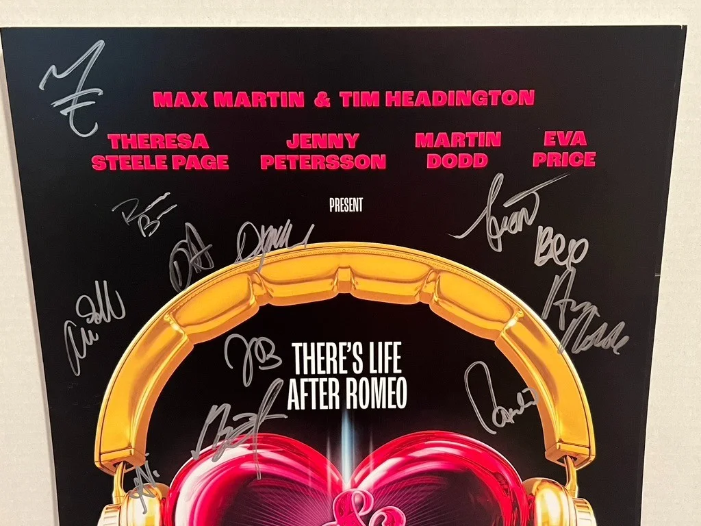 & Juliet Cast HAND SIGNED 14x22 Window Card 2025 Charli D'Amelio, изображение 4
