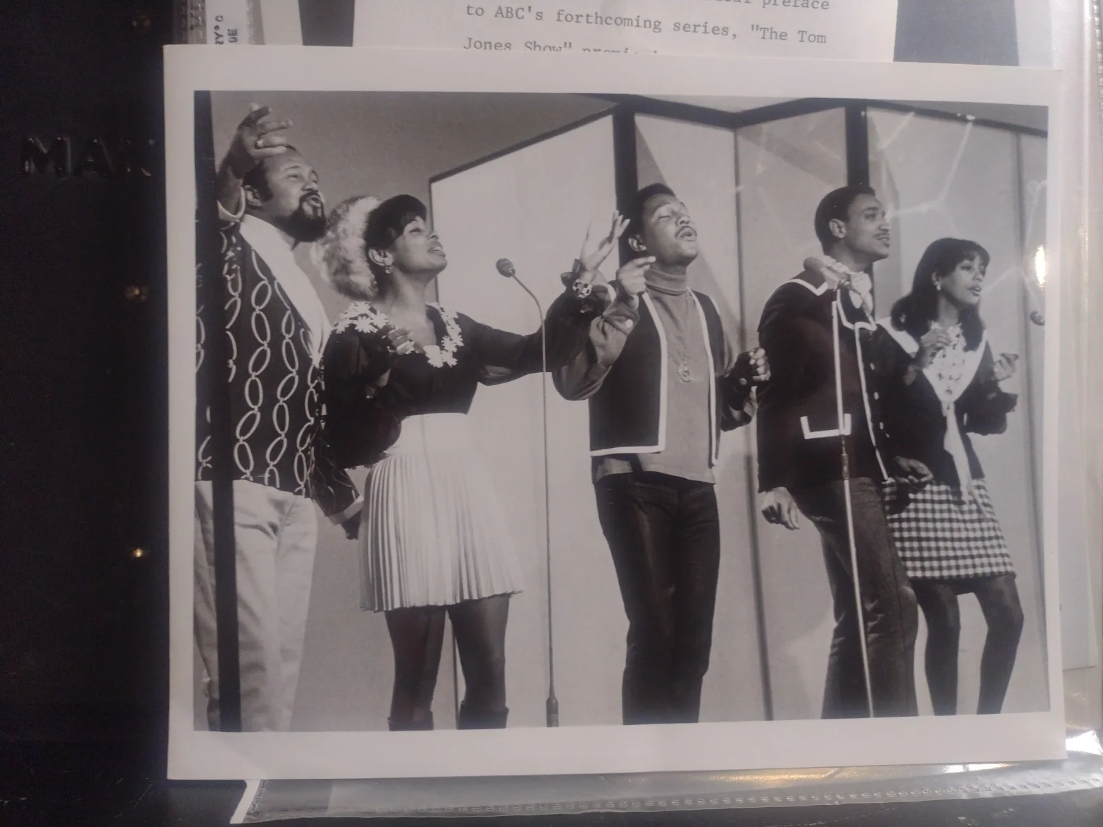 The 5th Dimension Group 8x10 Photo W/ Press Release Tom Jones Show 12/17/68 Good, image 2