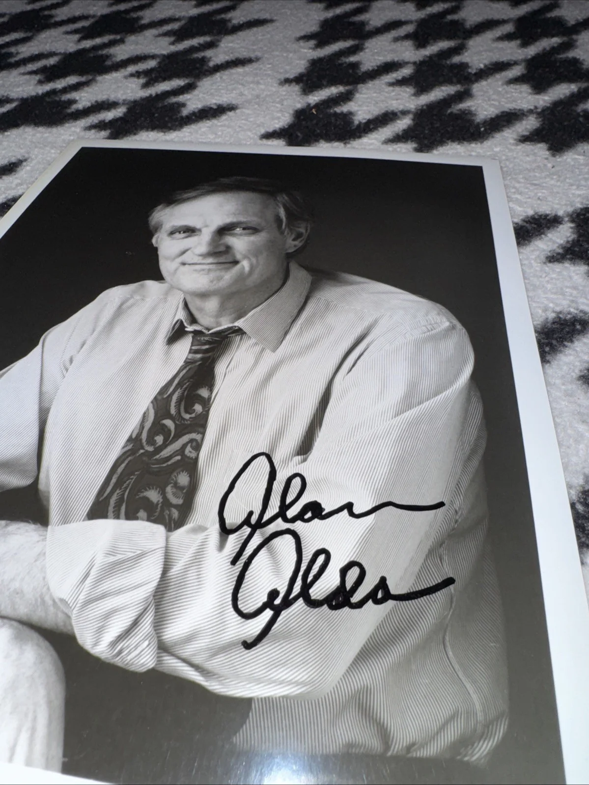 Alan Alda — Signed Alan Alda 8x10 Photo, image 2