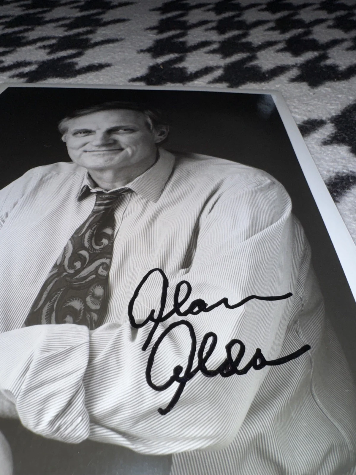 Alan Alda — Signed Alan Alda 8x10 Photo, image 5