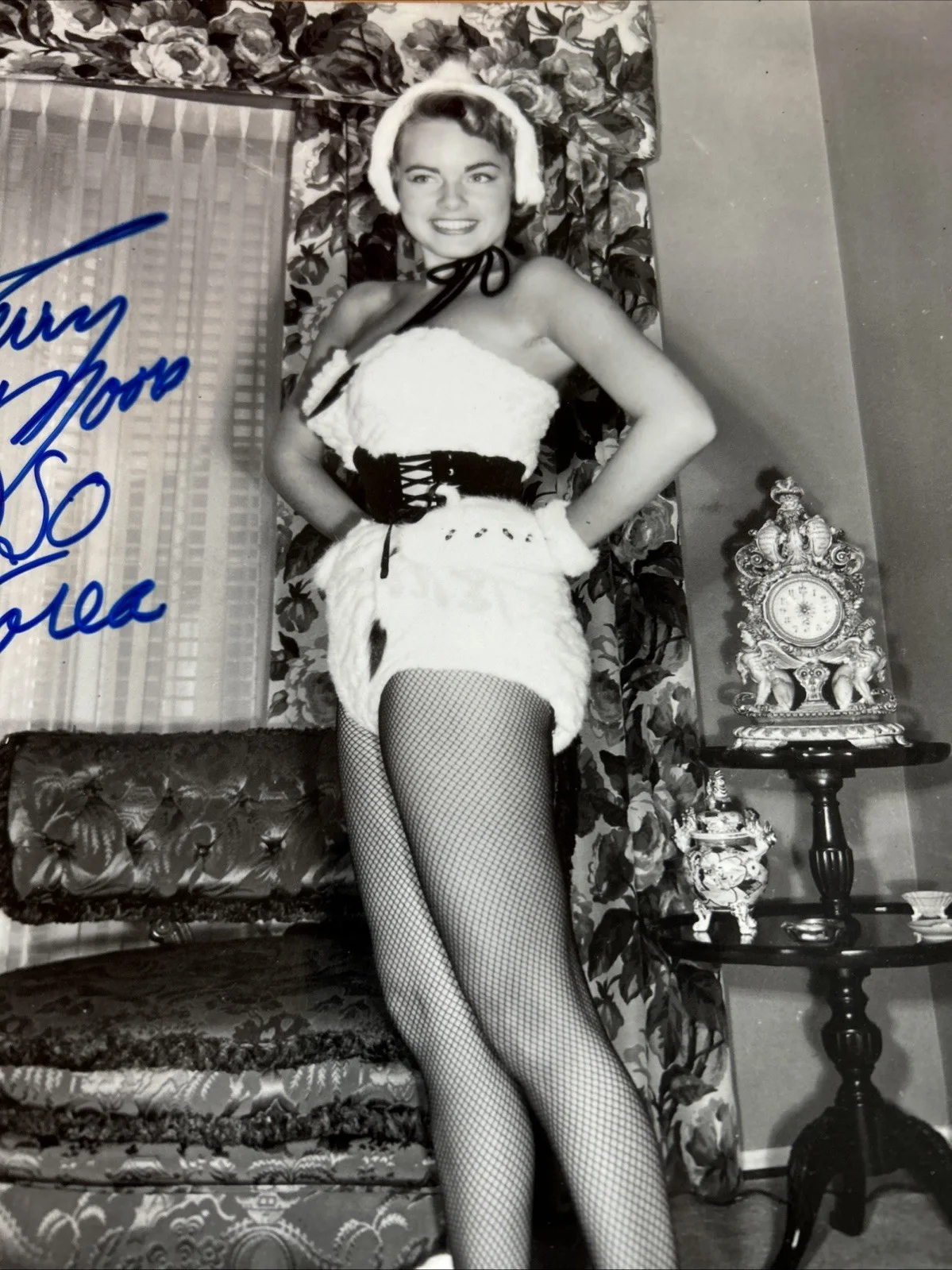 Terry Moore — TERRY MOORE sexy Hollywood 8 1/2 X 11 snow bunny pinup photo SIGNED w/COA, изображение 3