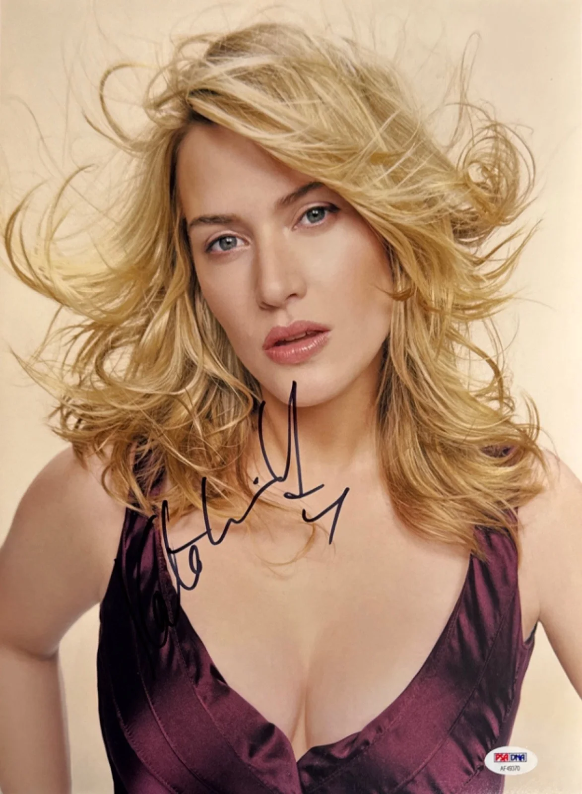 Kate Winslet — Kate Winslet Signed 11x14 Sexy Photo PSA AF49370