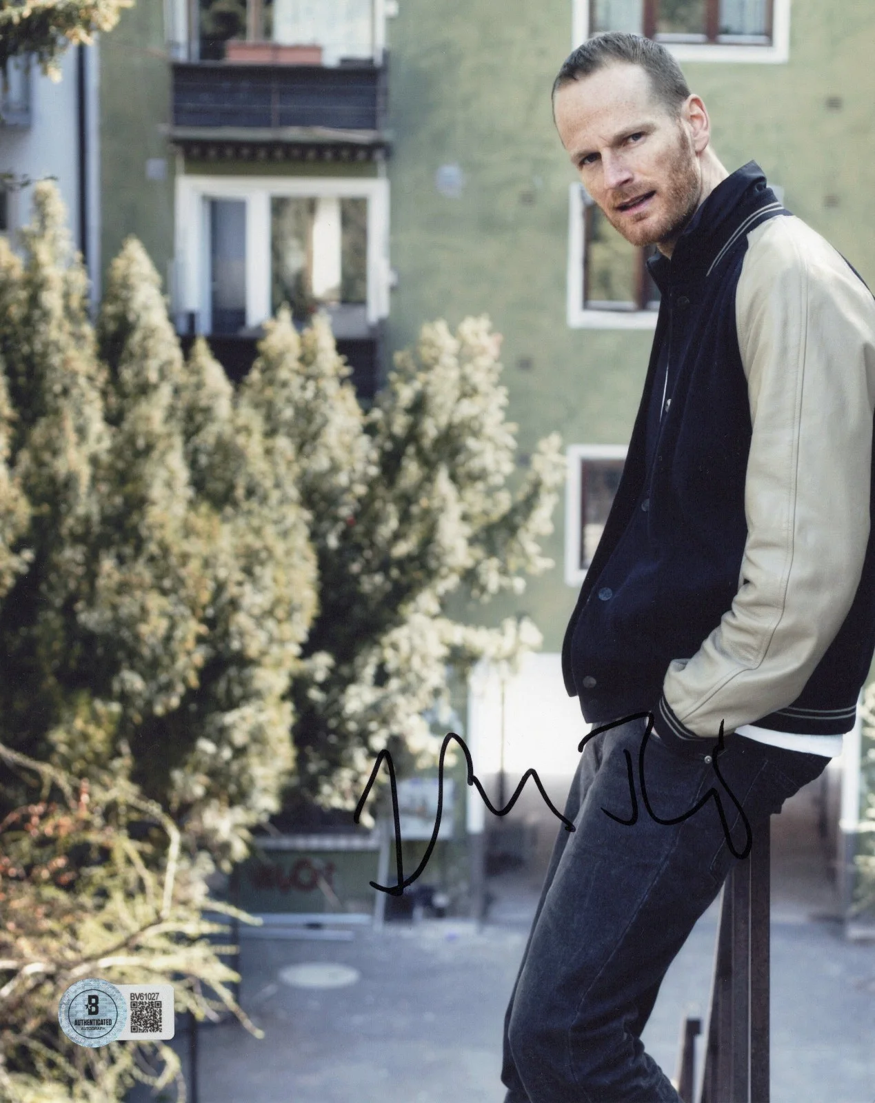 DIRECTOR JOACHIM TRIER SIGNED 8x10 PHOTO SENTIMENTAL VALUE FILM BAS BECKETT COA, image 2