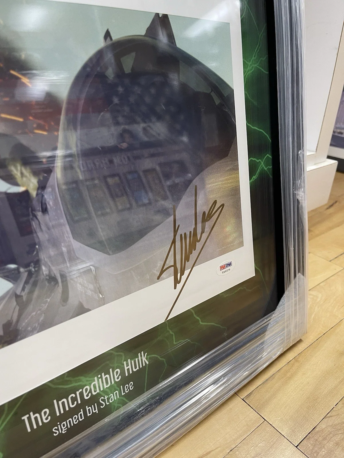 Stan Lee — Stan Lee Marvel Autographed 14x10 Incredible Hulk Photo w/ Themed Background, изображение 2