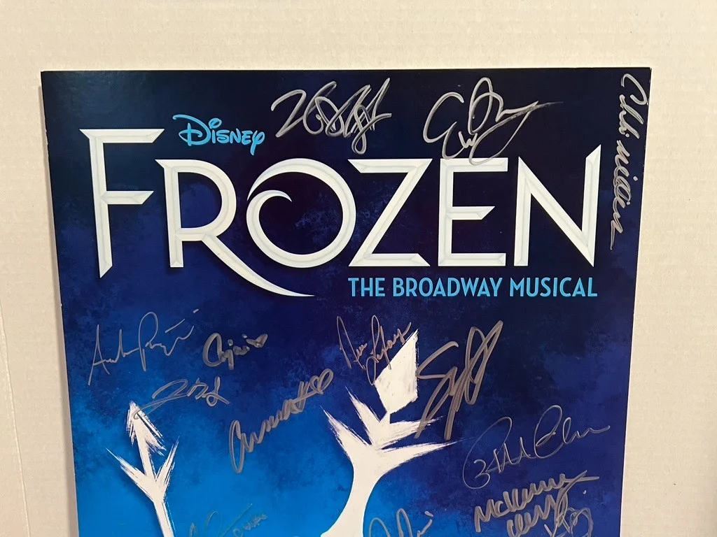 Full Cast — FROZEN: THE MUSICAL BROADWAY FULL CAST HAND SIGNED Window Card Poster., изображение 4