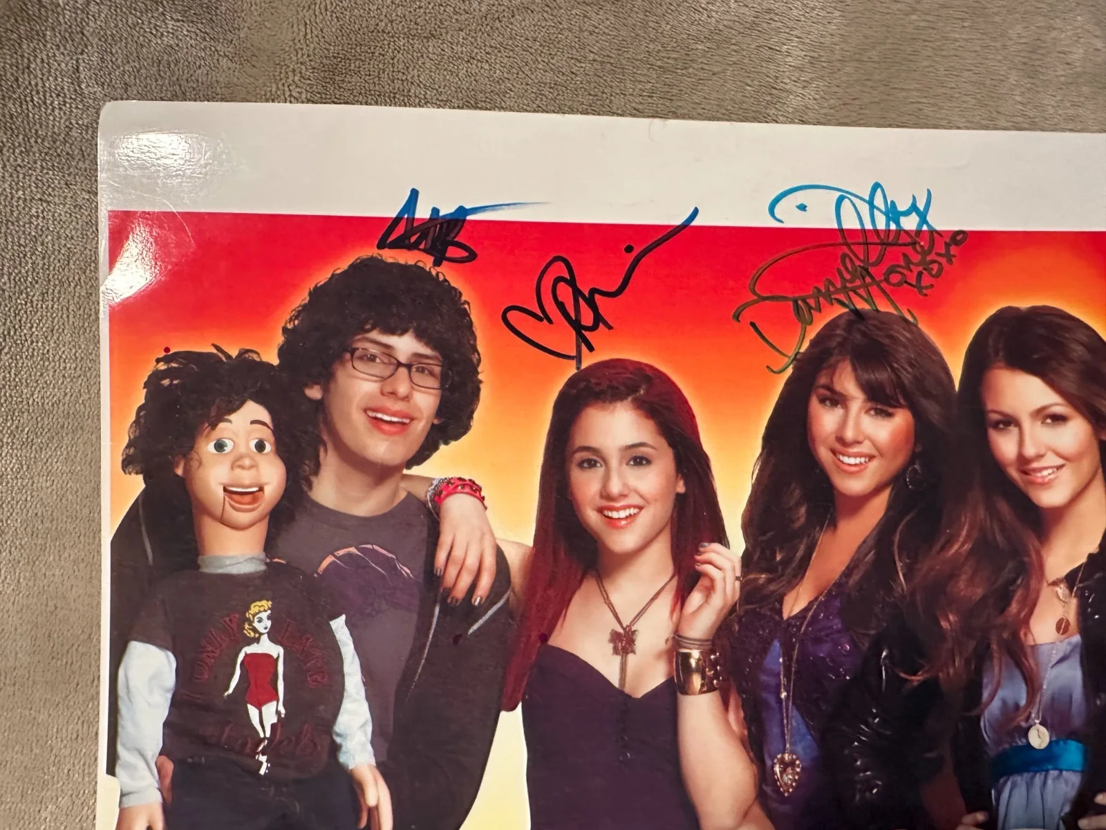 Nickeloden: Victorious Cast Autographed 11X17 Promo Pic, image 2