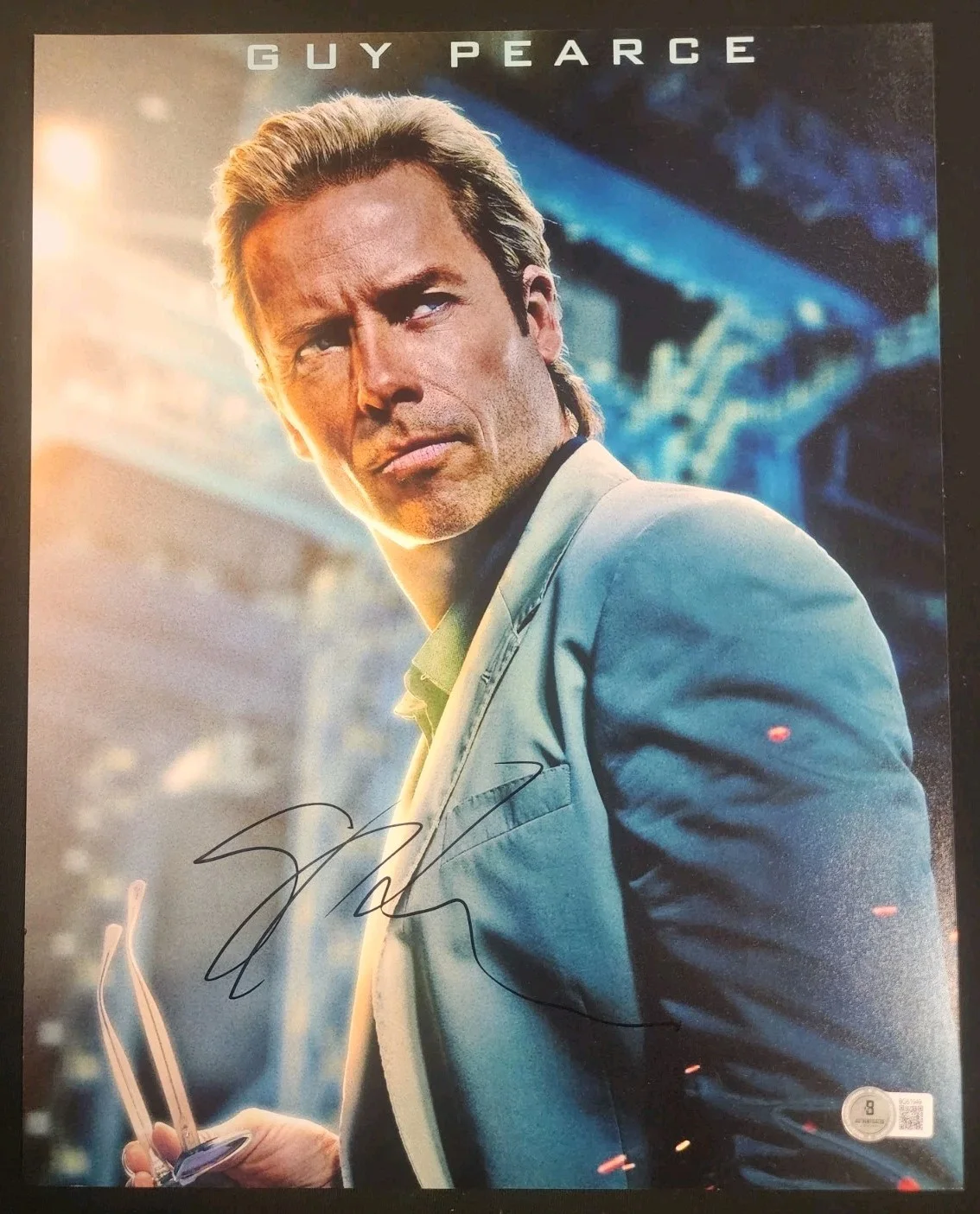 Angelina Jolie — Guy Pearce Signed Aldrich Killian Iron Man 3 11x14 Photo BAC BQ61949