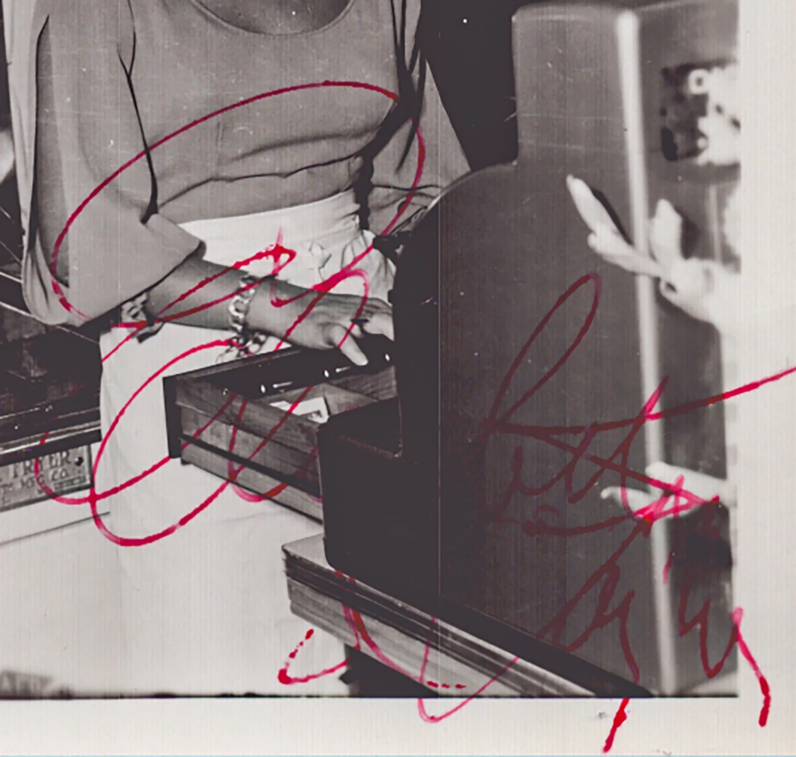 Elizabeth Taylor — ELIZABETH "LIZ" TAYLOR - AUTOGRAPHED SIGNED PHOTOGRAPH, image 2