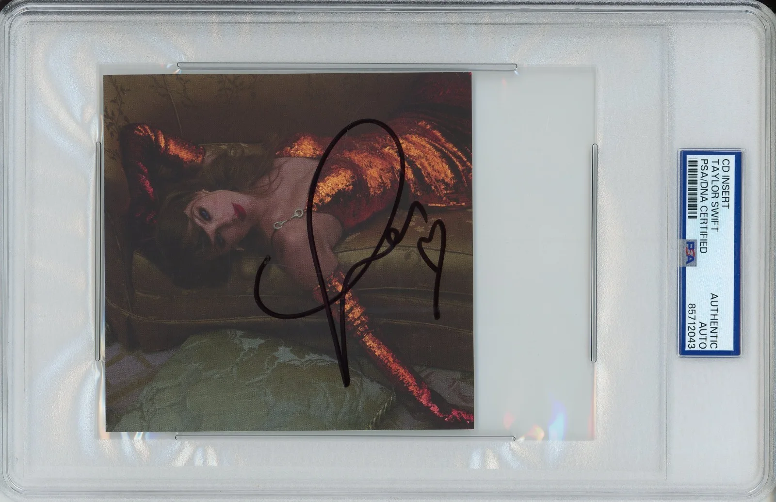Taylor Swift — Taylor Swift Signed Life of a Showgirl SEXY Photo PSA DNA COA Autograph w/ HEART, изображение 3