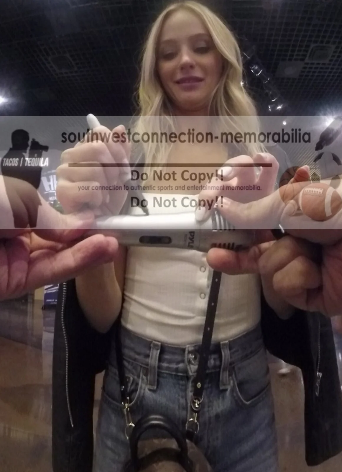 Lauren Bushnell — Lauren Bushnell-Lane Signed Microphone The Bachelor Famous In Love Proof Photo, изображение 2