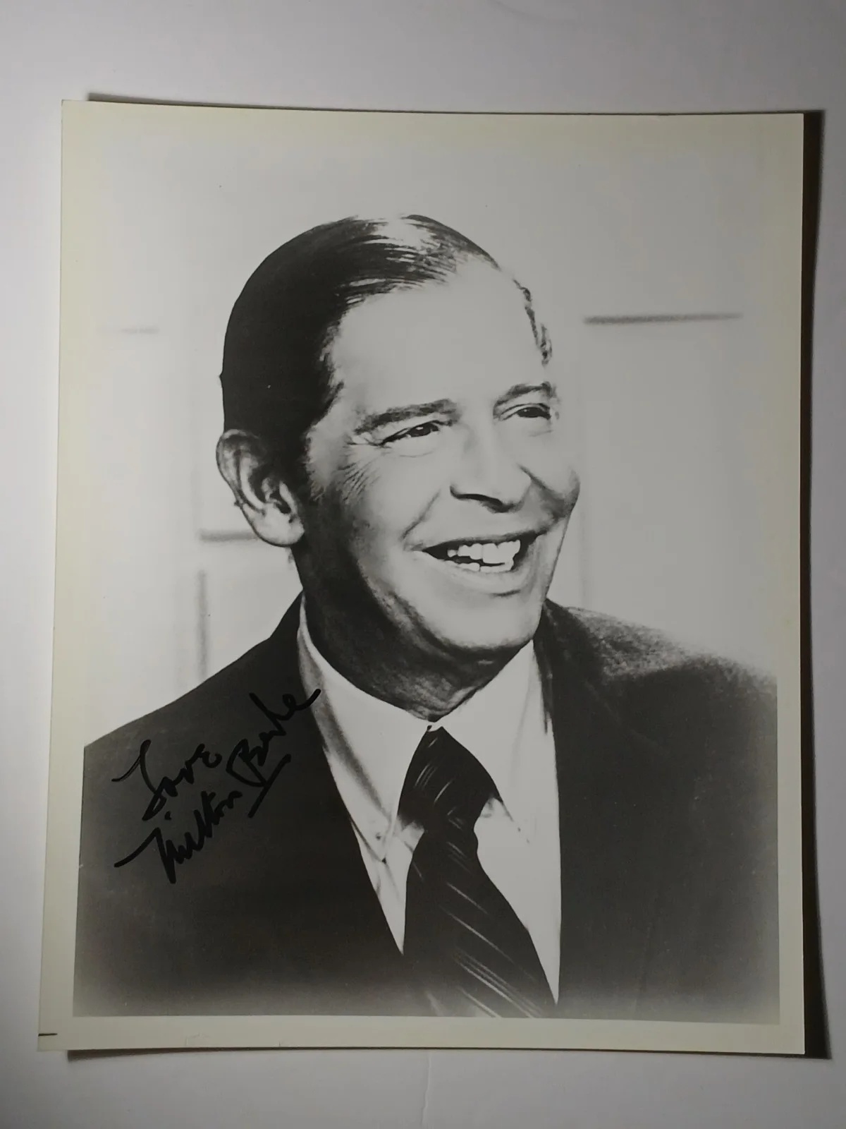 Milton Berle — Milton Berle Signed Photo - Vintage Autograph Photo - Authentic Hand Signed 8x10, изображение 4